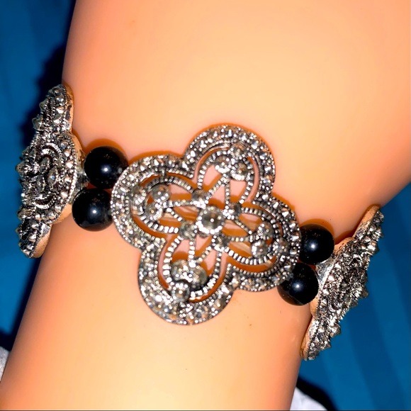 Victorian Styling of Marcasite Inspired Stretch Bracelet - Picture 5 of 9